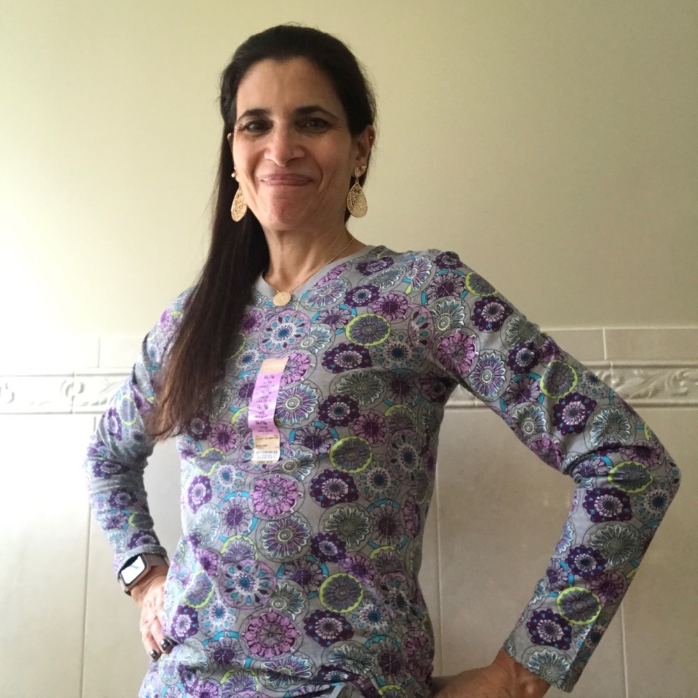 “NEW” Arizona Jean Company Fun Floral Top